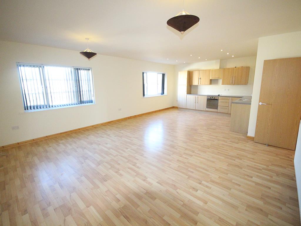 2 bedroom apartment For Sale in Colne - IMG_1357.jpg